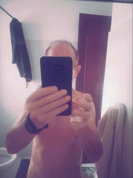 Pour jeune femme différence physiquement